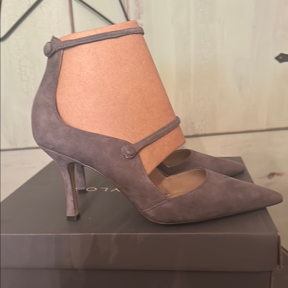 Chic Gray Suede Heels - Picture 4 of 7
